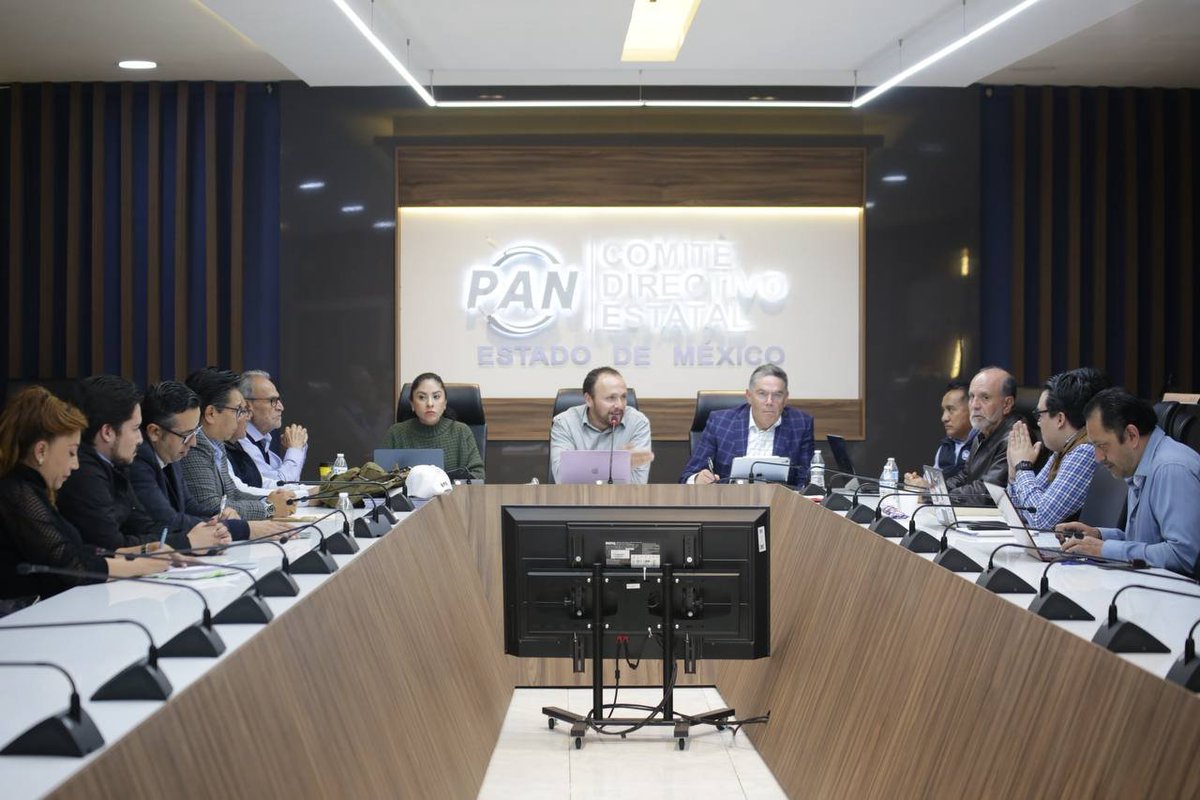 pan_edomex's tweet photo. En el PAN EdoMéx avanzamos en la construcción de nuestra Plataforma Electoral 2027-2030.
Durante la 1.ª Sesión de la Comisión comenzamos a definir las ideas generales que darán rumbo a una propuesta que responda a los retos del Estado de México.

#PANedomex #SolucionesParaMéxico https://t.co/k4pn2YrkyM