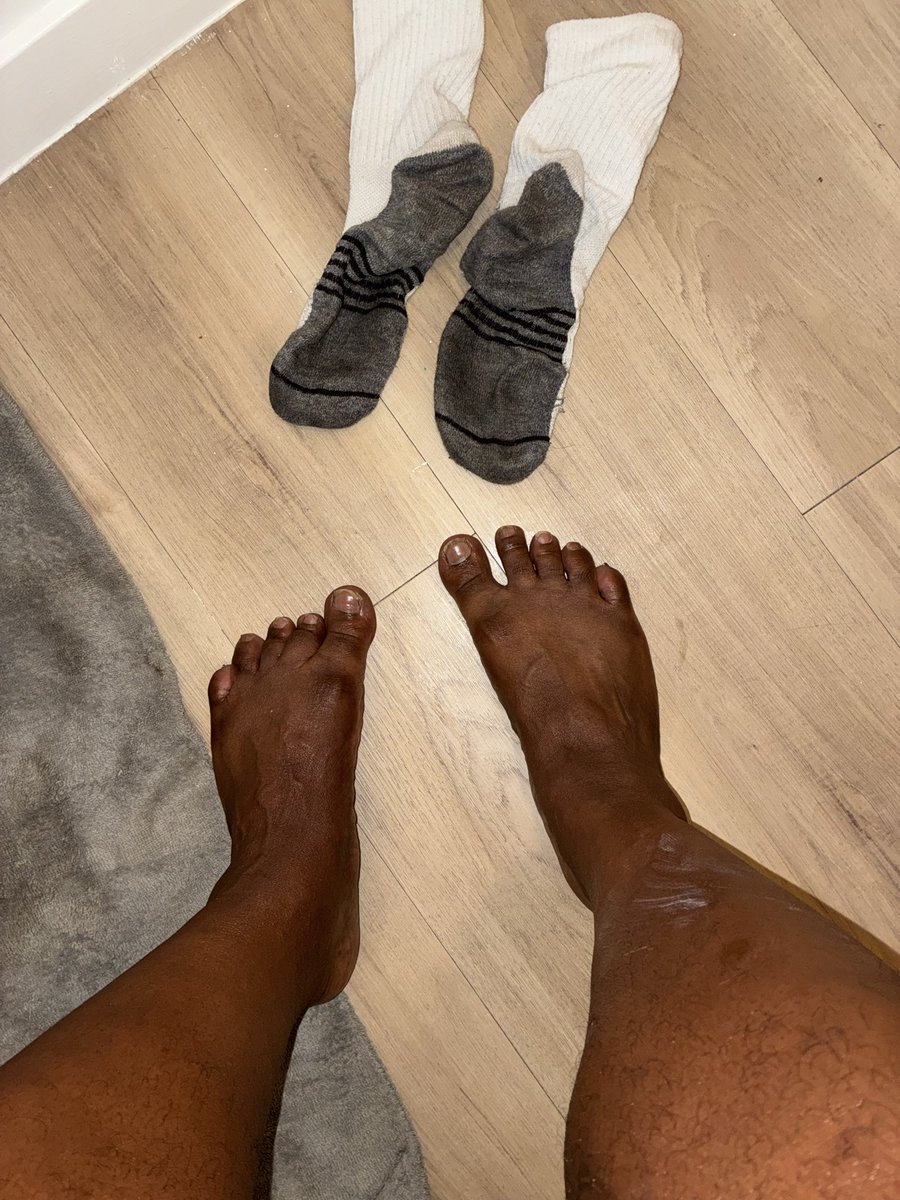 pbanksssss70552's tweet photo. #feetfetısh #footfetısh #feetworshi̇p #feet #foot #toes #FeetOfTheDay https://t.co/hC8egnv0cg