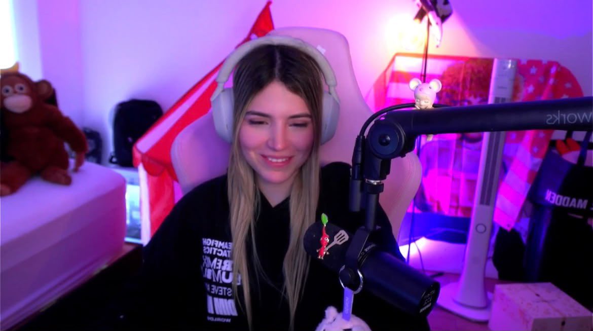 Maleja__s's tweet photo. En qué momento se mudaron? 💜
Fue más rápido de lo que creí, la vdd no me gusta tanto el nuevo setup, creo que le copio a nezumi 😑 https://t.co/FiwI5IaGqs