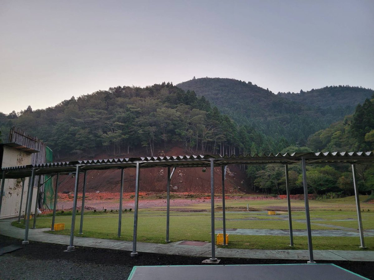suyamashooting's tweet photo. おはようございます☀
10月10日（土）今朝の須山情報です。
天気　晴れ☀️
気温　8℃
風　　微風
本日は全面　予約が入ってます。

本日も皆様のご来場スタッフ一同心よりお待ちしております。 https://t.co/bIEBcYrhXO
