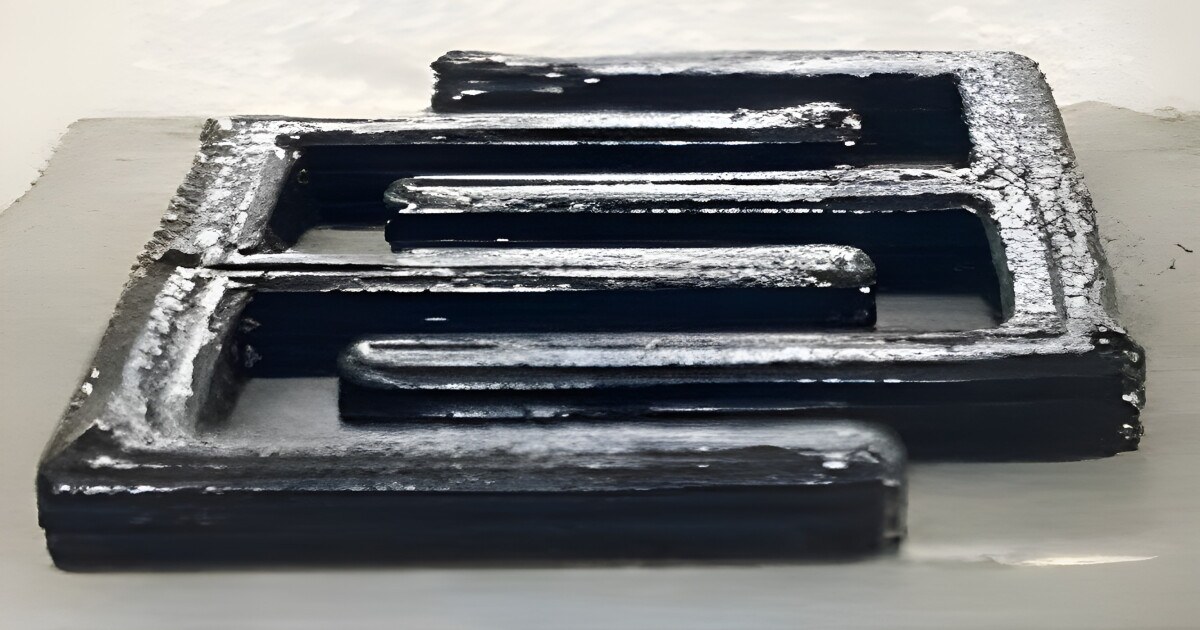 MindSparkLab's tweet photo. 🏢 A concrete slab printed with energy-storing cement just lit up LEDs.

Scientists made a cement-based supercapacitor that could one day power alarms, sensors and emergency lights from the building itself.

Sources: New Atlas, ACS Nano https://t.co/JLsnex6aaw