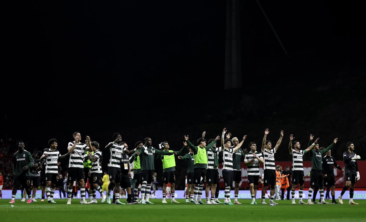 SportingCP's tweet photo. DENTRO E FORA DE CAMPO 🔗💚 https://t.co/Sqt83dqYeb