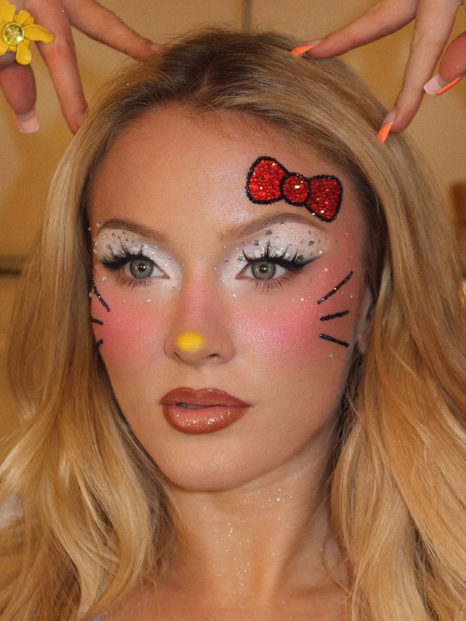 clubfaist's tweet photo. sooyas saying jisoo should do this makeup next like losers on here didn't flame her for wearing ponytails and a pink skirt just the other day😭😭😭😭 https://t.co/CH9agGymDS