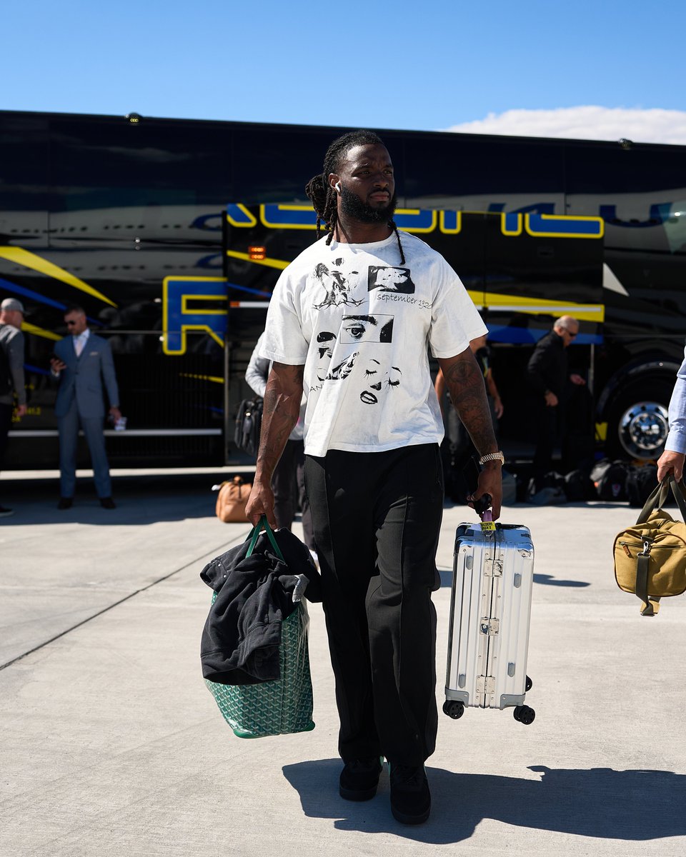 Raiders's tweet photo. Coast to coast.

#LVvsNE | #RaiderNation https://t.co/zyxK3I62Ni