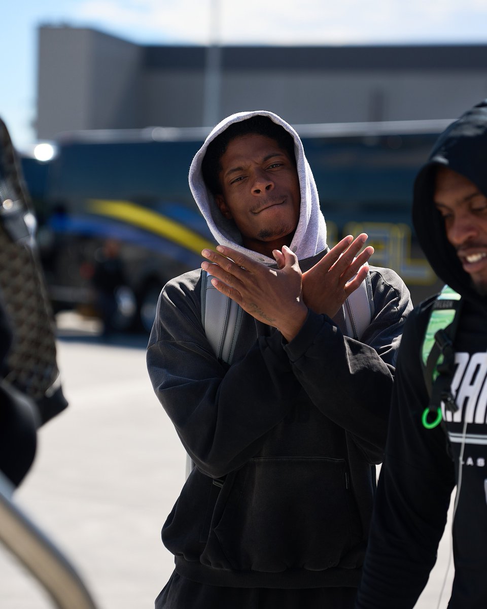 Raiders's tweet photo. Coast to coast.

#LVvsNE | #RaiderNation https://t.co/zyxK3I62Ni