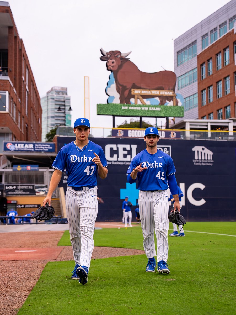 DukeBASE's tweet photo. all smiles for fall ball 😁

#GoDuke https://t.co/yoq6TXSyKJ