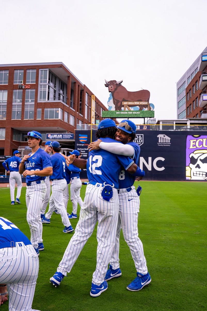 DukeBASE's tweet photo. all smiles for fall ball 😁

#GoDuke https://t.co/yoq6TXSyKJ