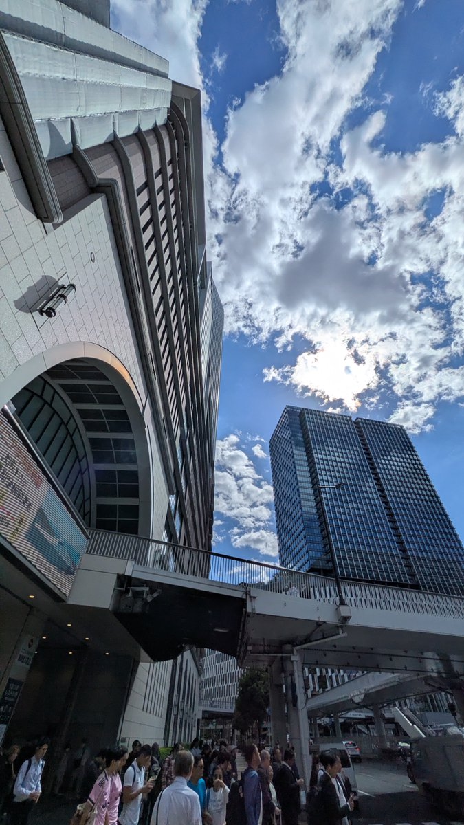 aku_4's tweet photo. 嗚呼、今日も満員IMAX。
（写真は無関係） https://t.co/ugvB5NBz7J