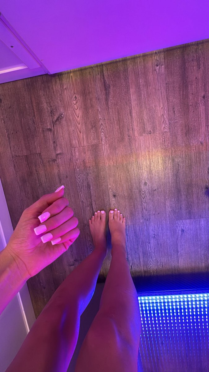 Herrinlin1's tweet photo. #Füße #füsse #Sklave #Sucheherrin #mistress #Goddess #Zahlsklave #Geldsklave #Moneyslave #abdrücken #femdom #zalschwein #zahlsau #Herrin #FrenchNails #feet #feetfetish #dom #domination #Dominanz #Kink #HerrinNrw #feetworship #worship #Tribut 

Tlg herrinlin1 https://t.co/xUuizfOKPq