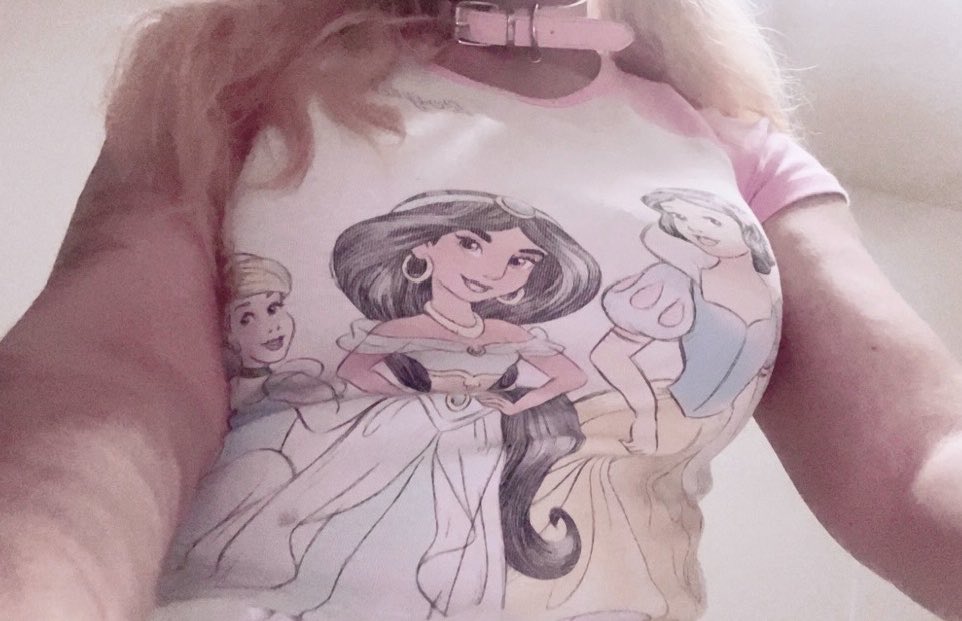 tnypervert's tweet photo. Don’t u think little princesses deserve to be spoiled by daddy~? 🧁👑 #daddysgirl #egirl #catgirl #kemonomimi https://t.co/zHxLiAo4EN