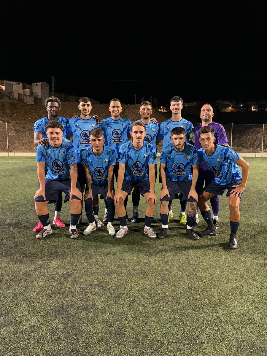 UDValsequillo's tweet photo. ▶️ 𝐅𝐈𝐍𝐀𝐋 𝐃𝐄𝐋 𝐏𝐀𝐑𝐓𝐈𝐃𝐎
¡Los tres puntos viajan a Valsequillo! 💙
Una tarde especial para Alejandro Guerra, que debutó con el equipo y firmó un gran partido. ¡Enhorabuena! 👏🏼
⚪️ Carrizal C.F. 0
🔵 U.D. Valsequillo 3
#vamosvalsequillo⚽️💙
#súbetealtren🚂 https://t.co/Qtic2YjA4k