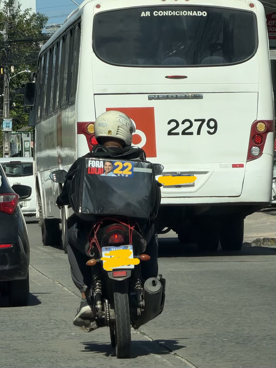 venlafaxina_150's tweet photo. A esquerda perdeu o pobre quando largou a luta de classes e abraçou a idiotice do identitarismo (foto que tirei hoje a tarde) https://t.co/IKClx4Quq0