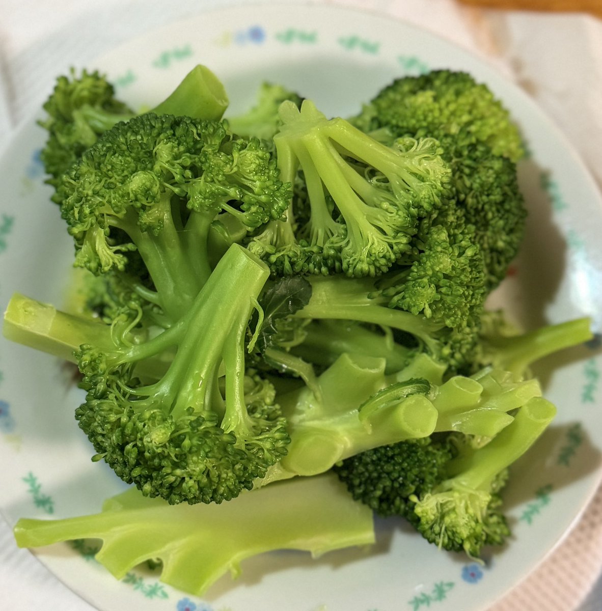kirarakyunkyun's tweet photo. 伝説のスーパー野菜
ブロリーちゃん🥦︎
#キラめし https://t.co/nFxFjpmbLn