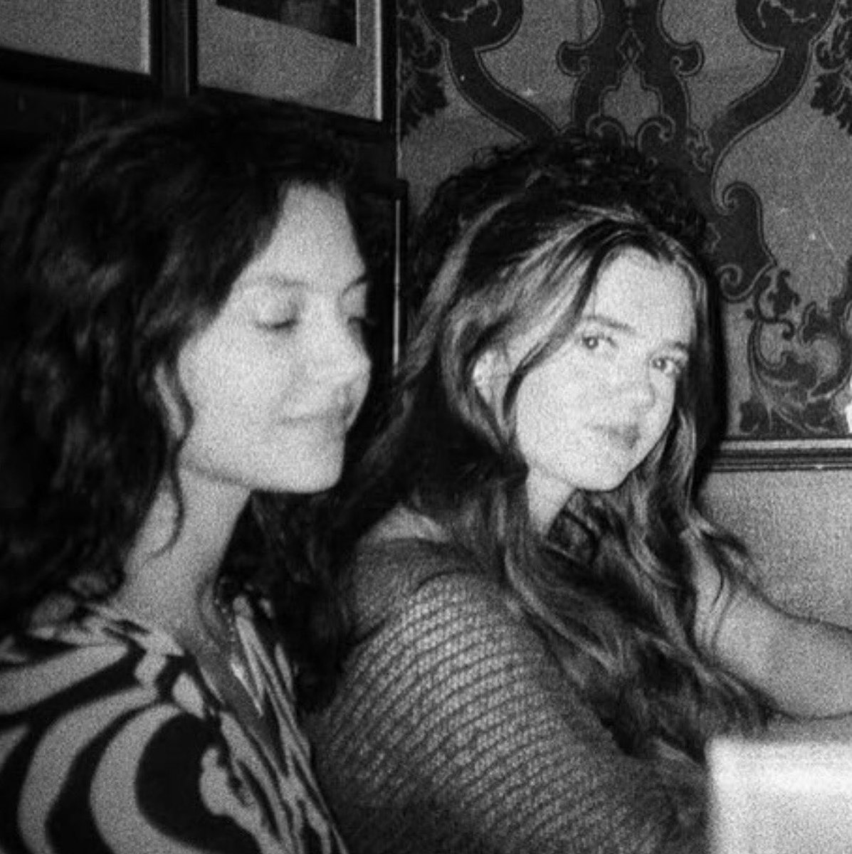 fadeintolizzie's tweet photo. these besties https://t.co/ErcZQC7r2A