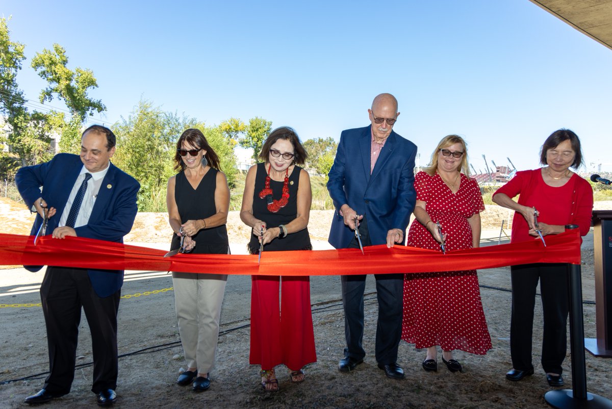 PrezdelaTorre's tweet photo. I'm so proud to celebrate the opening of @SDSU's One Water Lab at SDSU Mission Valley! This exciting new space will empower our students and faculty to advance water research and develop solutions that protect our region's future. 🌊 #SDSU #SDSUMissionValley https://t.co/gsSUIuMm2m
