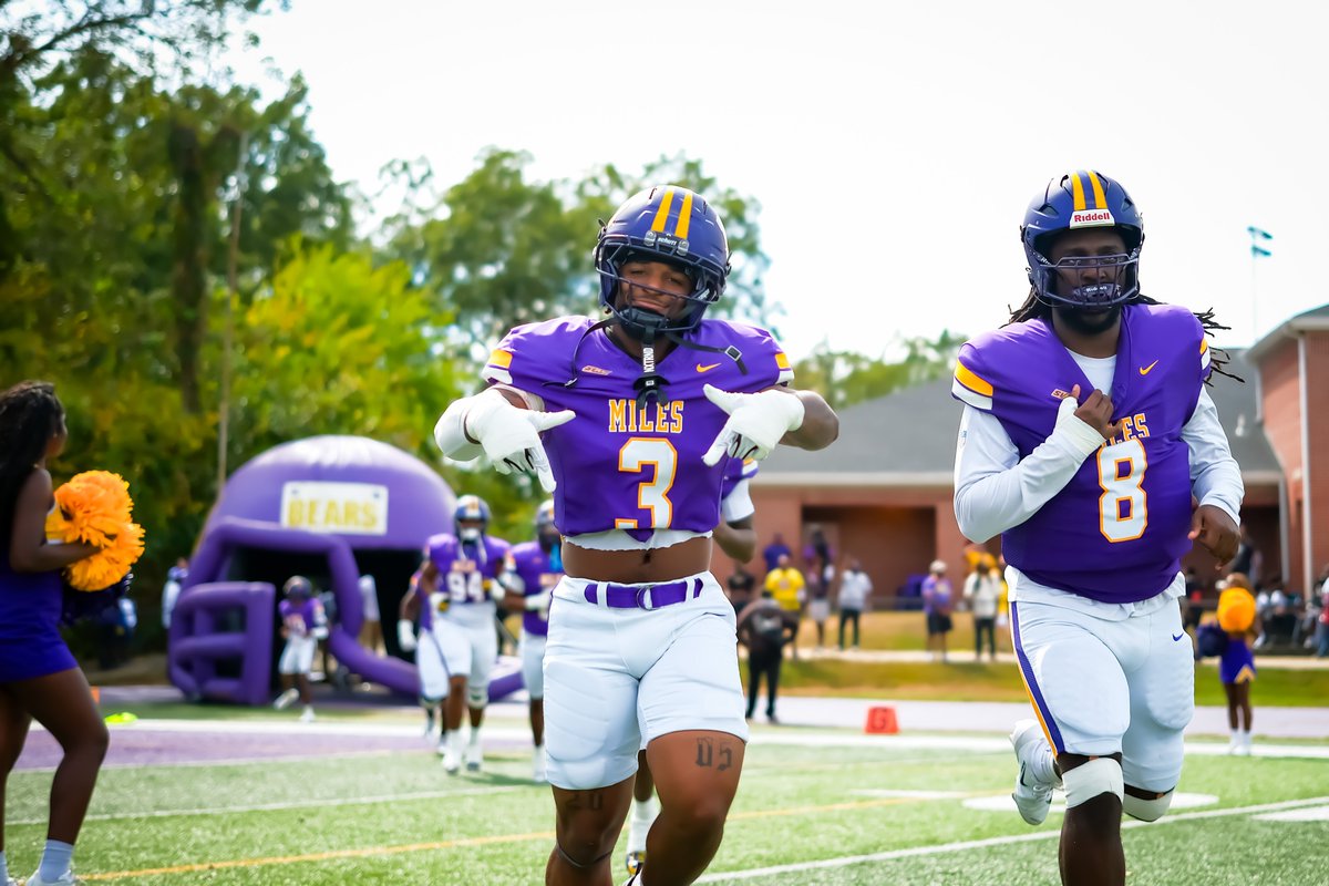 BhamTimes's tweet photo. Miles College will take a three-game winning streak on the road to Kentucky State tomorrow. at 1 p.m. The Golden Bears’ defense has given them a major lift over the last two weeks. #MilesCollege #HBCU #CollegeFootball @GoldenBearsofMC 

https://t.co/tn5ptGf9L9 https://t.co/QsPwLoQNS9