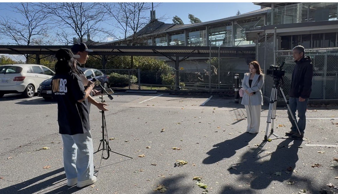 DdingTx's tweet photo. 今天下午中文電視台採訪了我，問了一些關於Burnaby East選區現況的問題，以及如果我當選省議員，會如何改變現狀。
節目預計下週一播出，屆時再通知大家。

另外，捐款$125 即可獲贈T恤或帽子. 
https://t.co/lqPAGsbvH3

@One_BCHQ https://t.co/r185Ad7CWj