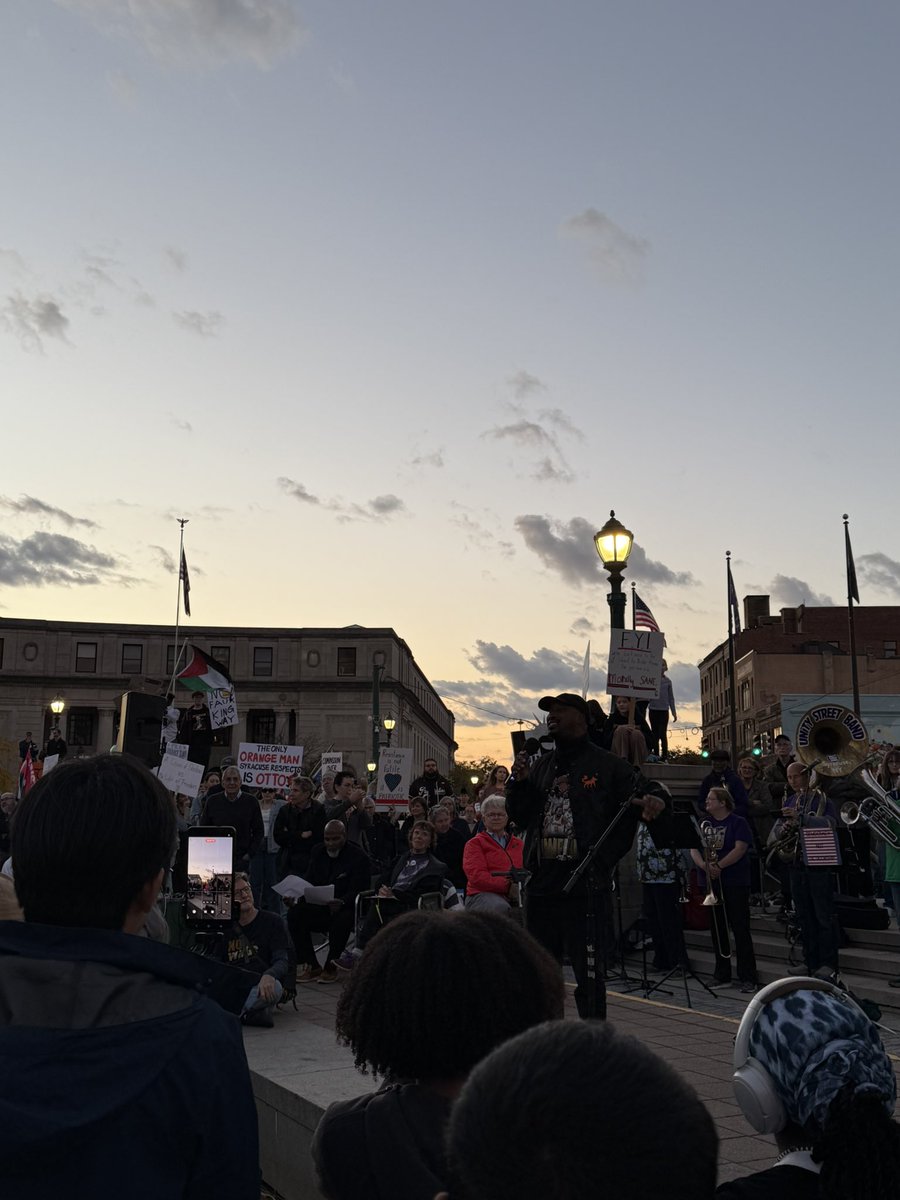 quinnpostman_'s tweet photo. New York state Sen. Rachel May and New York state Assembly candidate Maurice “Mo” Brown are also in attendance at the Clinton Square protests @dailyorange. https://t.co/JllWaeptZT