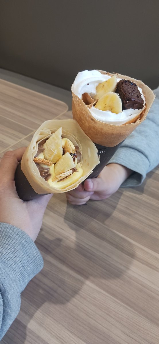 Reogsht's tweet photo. クレープ食べた☺ https://t.co/pqa9oJFjme