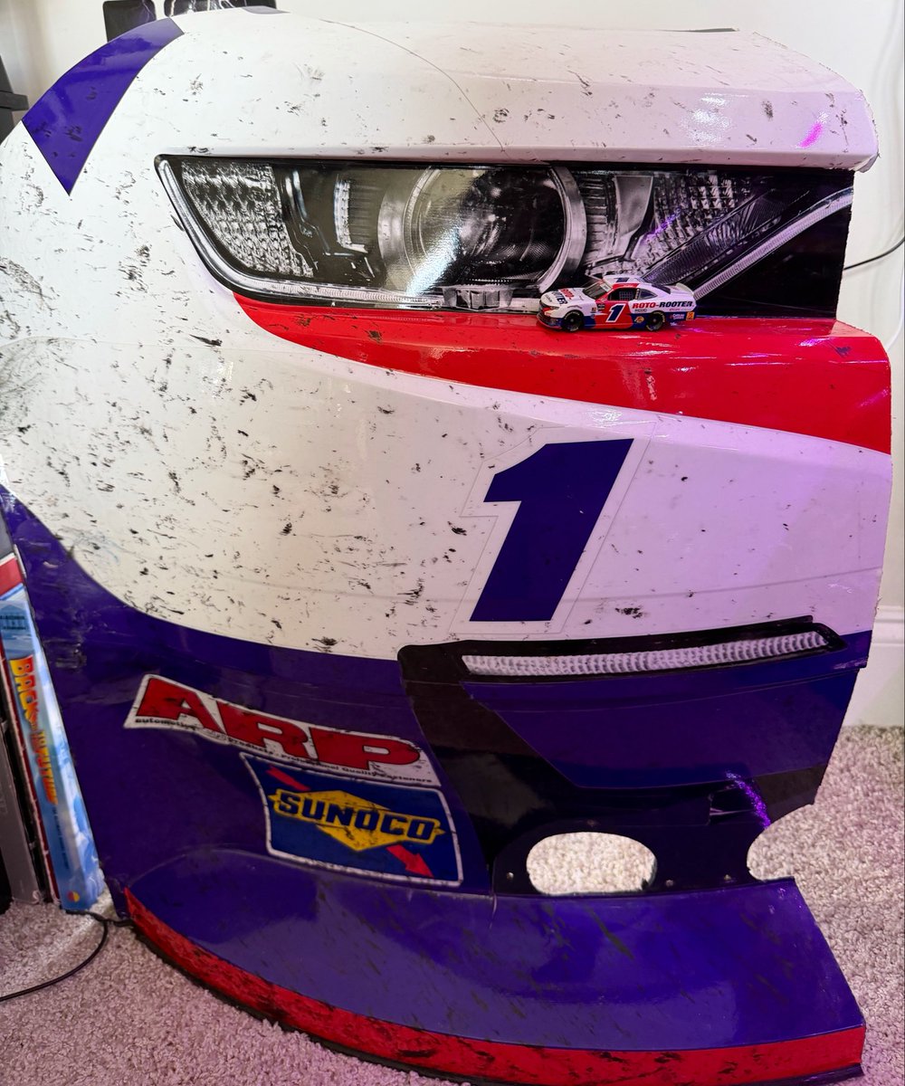 NotCZ88's tweet photo. Now I’m gonna act like I’m super photogenic and know what I’m doing with angles and props 😂

Connor Zilisch 1/64
2026 NOAPS Roto-Rooter

One of my favorite schemes and can NOT wait for the Bristol win 1/24 and 1/64 https://t.co/eB4VFTHBnt