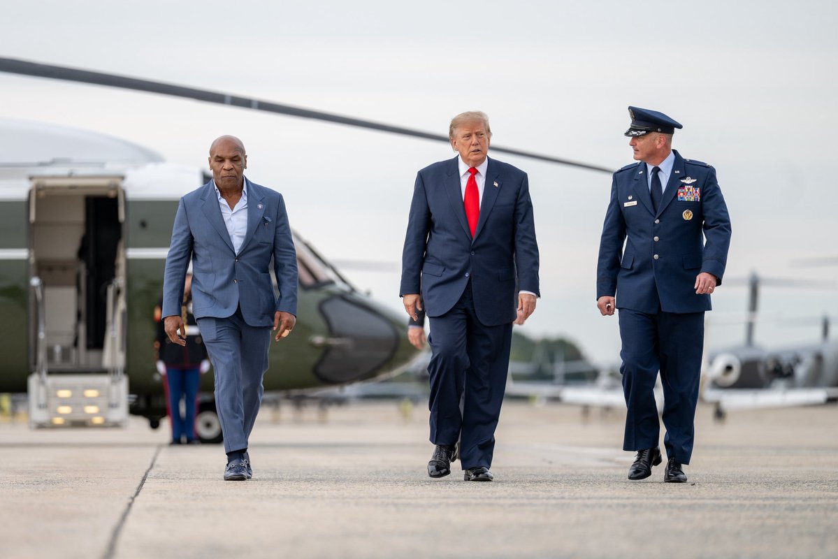 WhiteHouse's tweet photo. POTUS X @MIKETYSON 

Next stop: New York 🔥 https://t.co/hjp91s1RFL