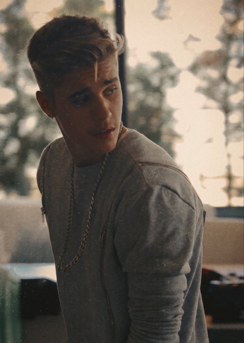 yukonsbieb's tweet photo. BIZZLE KNOWS HE’S FINE AS FUCK https://t.co/vgCGpbonmr