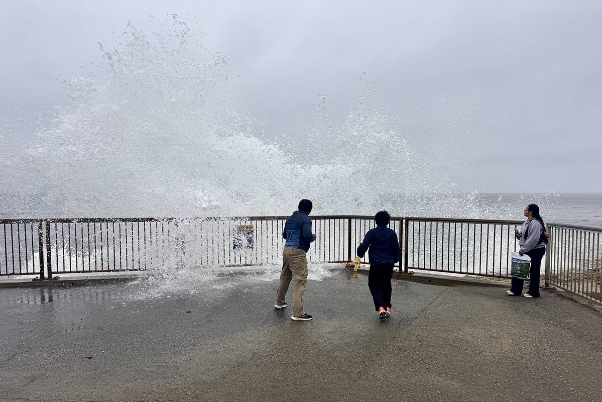 NativeSantaCruz's tweet photo. Our failing cliffs at Steamer Lane were taking a pounding this morning! https://t.co/lBxNBM9iyb
