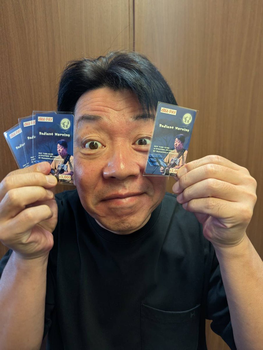 radiant_sat's tweet photo. ✨【スター、ハッ！？とトリック】🪄

＼【10/10回解答用です】／

共通のワード&amp;スターの1番好きな曲
4つのハッシュタグを添え、
この投稿を引用して解答してください✍️

毎週計7名様にプレゼント中🎁
フォロー&amp;RPの中からは3名様に🎯

#radiant_sat #FM京都
#スターハットトリック #auPAY https://t.co/NBzNDw21os