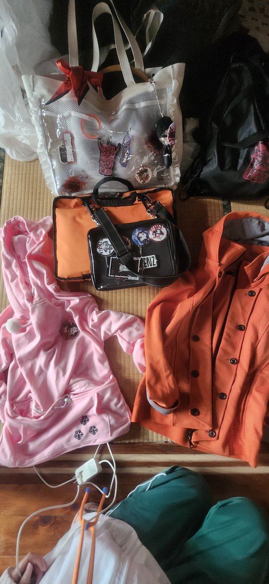 tszozyuki's tweet photo. Spotifay O-EAST 軍団一名の参戦服と
バックです

オレンジジャケットでほぼ過ごしてるかと思います https://t.co/5eit3YuuRD