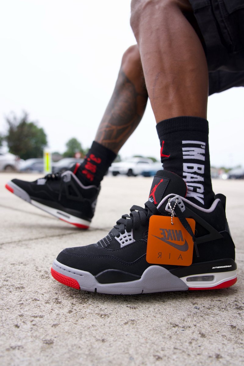 zSneakerHeadz's tweet photo. 2026 “Bred” Air Jordan 4 OG on-feet! 🔥
Dropping on November 27th. #NIKEAIR 

📸: @THEREALJTSG https://t.co/eZLX1ABIq2