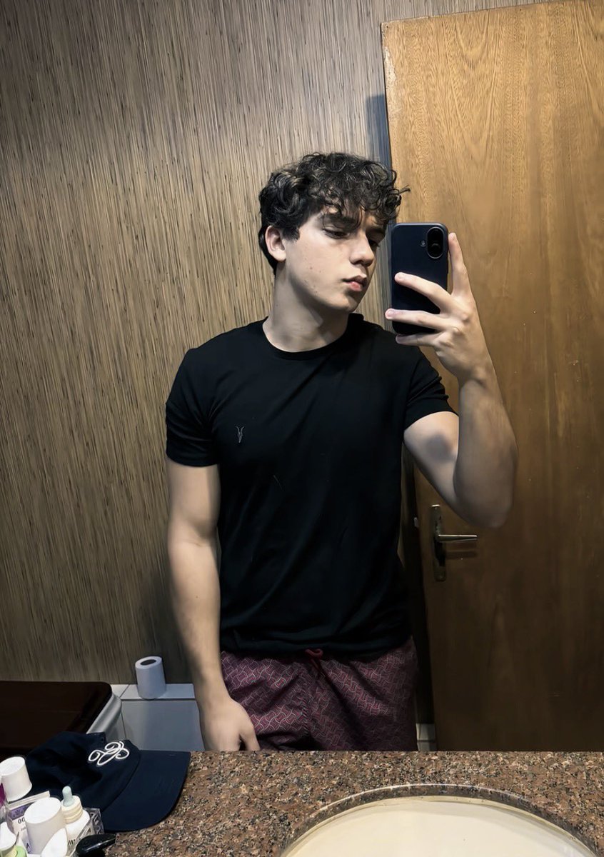 rafa_smss's tweet photo. ᅟ
ᅟ
──ㅤ 𖦹ᰥ ㅤ ݃ ㅤ  ִㅤ𝗥𝗔𝗙𝗔ᅟ
ᅟ𝙽𝚂𝙵𝚆ᅟ.ᐟᅟ-ᅟᑕarioca  🇧🇷ᅟ23𝗒
ᅟᅟ𝔾ayᅟ,ᅟ𝕍ersátil   +𝙿𝚂𝚅
ᅟᅟ𝕁ogador de 𝔽utebolᅟ'ᅟ᯽
ᅟ
ᅟ https://t.co/k9x5kV98rA