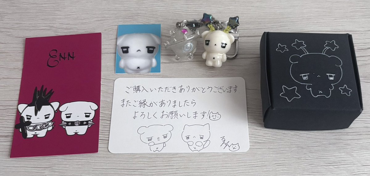 gobimimizu's tweet photo. ゑんさんの宇宙ねこお迎えしました〜^>𐋣<^
2回目のお迎え🪐.*･°.✧
おまけとイラストが可愛いっ
お薬手帳ケースに付けてみた！ https://t.co/shxldie4Gh