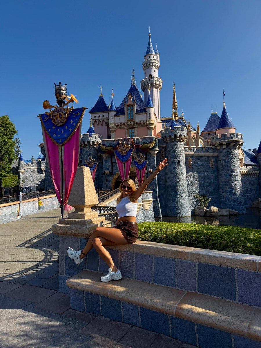 murat_tnk's tweet photo. Pure magic at the world’s first Disneyland—the only one Walt Disney experienced himself. https://t.co/xC4s5Tcsbz