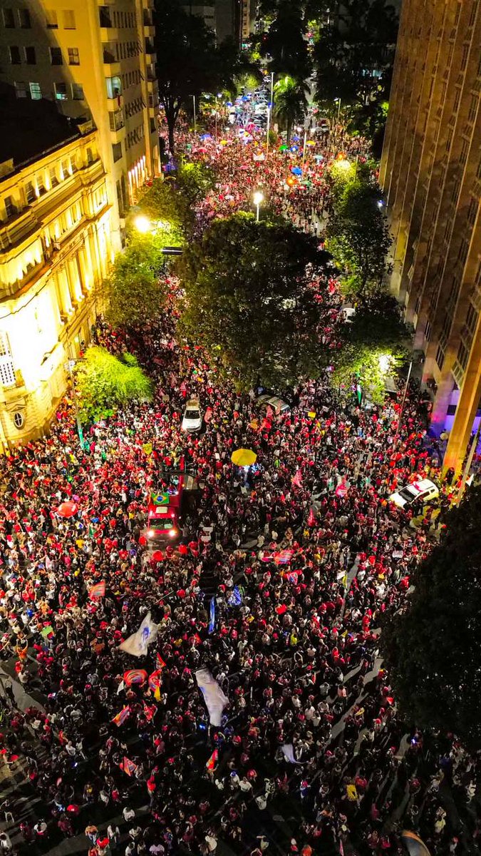 MidiaNINJA's tweet photo. Belo Horizonte lotada nesta sexta-feira! A virada vem!

foto: Cadu Passos https://t.co/9IThBP73lW