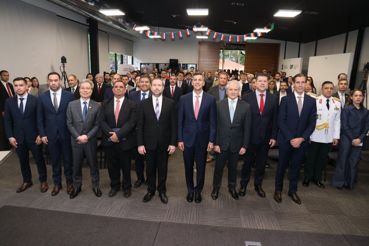 conacompy's tweet photo. El acto de apertura contó con las palabras del Presidente de la República, Santiago Peña; de Jorge Srur, Gerente Regional Sur y Representante de CAF en Paraguay; y de Eduardo Barros, Presidente de la CONACOM.

#GobiernoDelParaguay #MIC #PresidenciaDeLaRepublica #CAF https://t.co/sWo7zO3imd