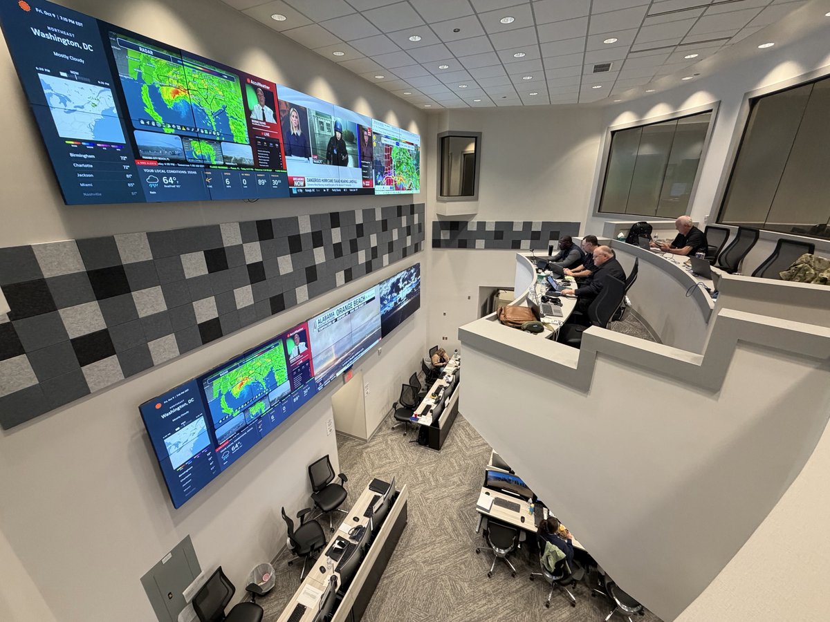 AlabamaEMA's tweet photo. There are a whole lot of people from around the state and country working to keep you safe right now! But ultimately, the best person to keep you safe is YOU. Follow reputable sources of weather info and heed the advice of your local emergency management offices! https://t.co/jEn2pg4g11