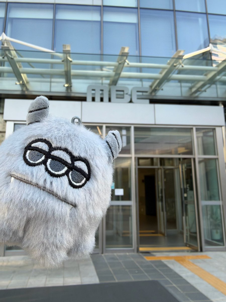 ADP_STAFF's tweet photo. [📢] ALLDAY PROJECT 261010 (토) MBC 쇼! 음악중심 사전 녹화 (2) 인원 체크 안내

✔  시간 : 9:30AM (KST)
✔  장소 : 상암 MBC 공개홀 앞

DAY ONE 여러분은 아래 사진 속 장소로 모여주시기 바랍니다. ⏱️

#ALLDAYPROJECT #ADP #올데이프로젝트
#CRASH
#THEBLACKLABEL #더블랙레이블 https://t.co/PAC8nhWH3p