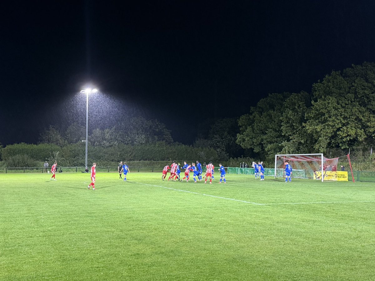 GroundhopperCF's tweet photo. Holywell Town 1-6 The New Saints
Cymru Premier
Halkyn Road

🎟️ £10
📌 £5

Really enjoyed the atmosphere in this one at a traditional ground. The Holywell supporters didn’t stop all game despite a second half struggle.👏🏻

#groundhopping https://t.co/RBN85g19u8