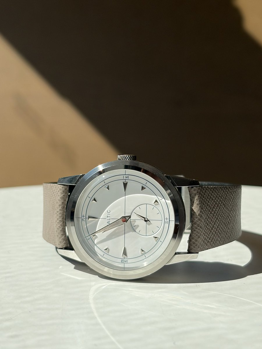 hms_omotesando's tweet photo. ＼ 本日発売‼️／

BALTIC × H°M'S" WatchStore
🇯🇵 Japan Limited Edition⌚️

日本限定コラボレーションモデルが
いよいよ本日より発売開始！

ポーセリンダイヤルが魅せる、繊細で美しい表情。
こだわりが詰まった特別な一本を、ぜひ店頭でご覧ください✨

皆さまのご来店をお待ちしております。 https://t.co/XTTCfwlDoR