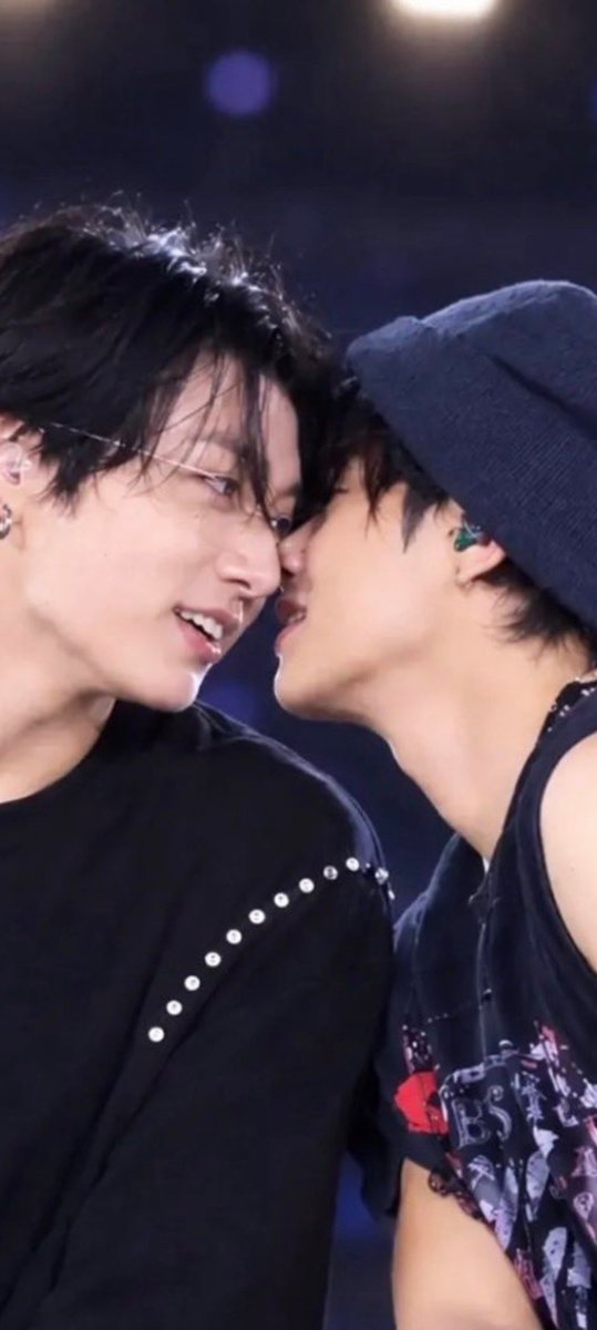KhinLuvTaek00k's tweet photo. Ain't no way...... WTF TAEKOOK! https://t.co/815FlOcJy0