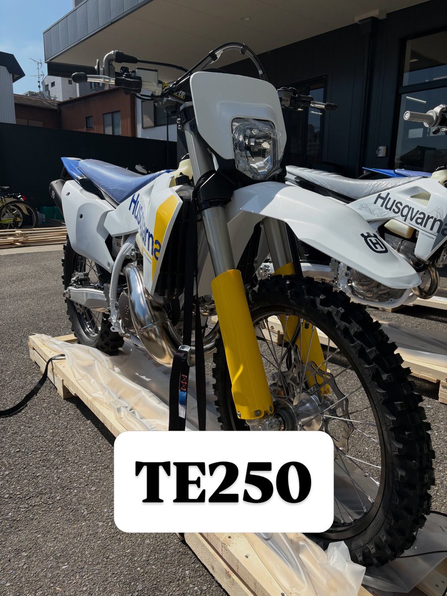 husqvarna_tokai's tweet photo. 2027MYが続々入荷🔥
一部売れてしまった車両もございますがまだまだ沢山車両ありますのでご来店お待ちしております😁

#husqvarna東海
#FE350
#FE350PRO
#TE250
#TX300 https://t.co/0uPT9PlCsU