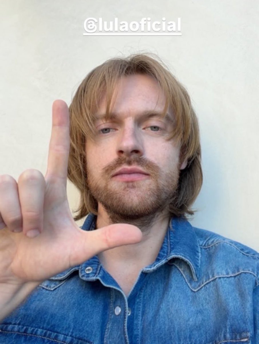 QGdoPOP's tweet photo. Finneas, irmão de Billie Eilish, fazendo o L e apoiando Lula para presidente. https://t.co/qkoVhWjeEM