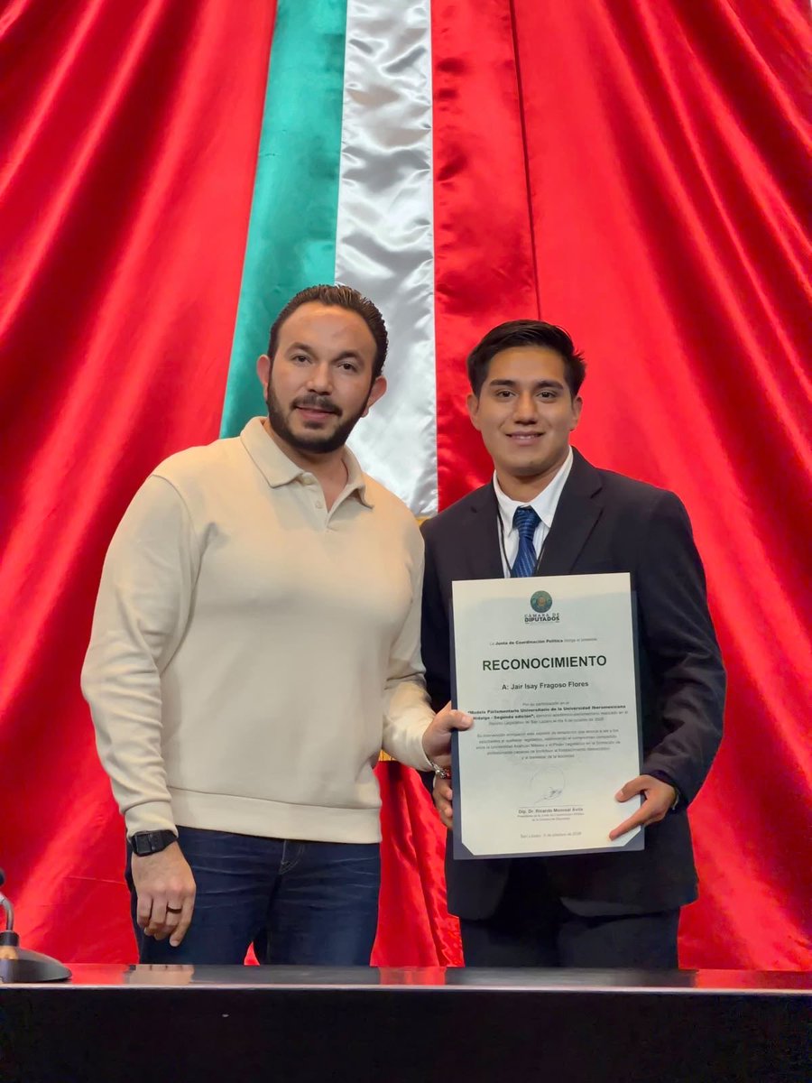 FarukMTake's tweet photo. En rep. del coordinador, Dr. @RicardoMonrealA entregue reconocimientos a l@s jóvenes que participaron en el Modelo Parlamentario Universitario de la Universidad Iberomexicana de Hidalgo, realizado en la @Mx_Diputados https://t.co/4UHXtnhl7h