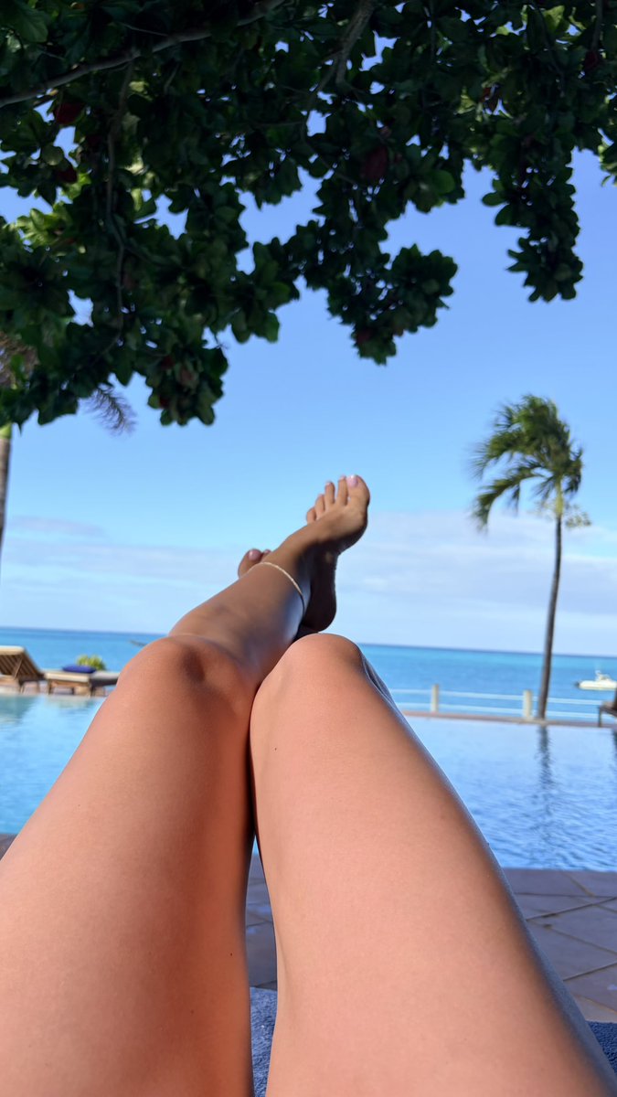 Antonio_PhF's tweet photo. My sexy legs 😍 #sexylegs #legs #sexybody #ocean https://t.co/fjwyLQKu71