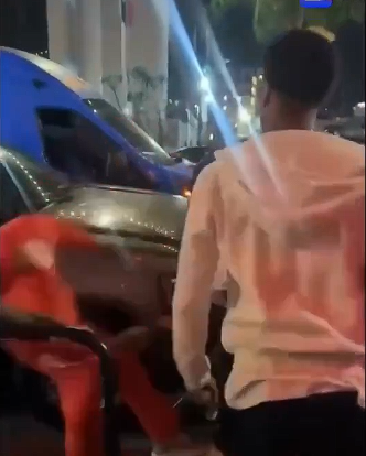 AxleFoleyd's tweet photo. @viewsceo That dude would get out of the car and beat @bluefacebleedem aka soft jaws the fuck up https://t.co/8UUZKNaxVY