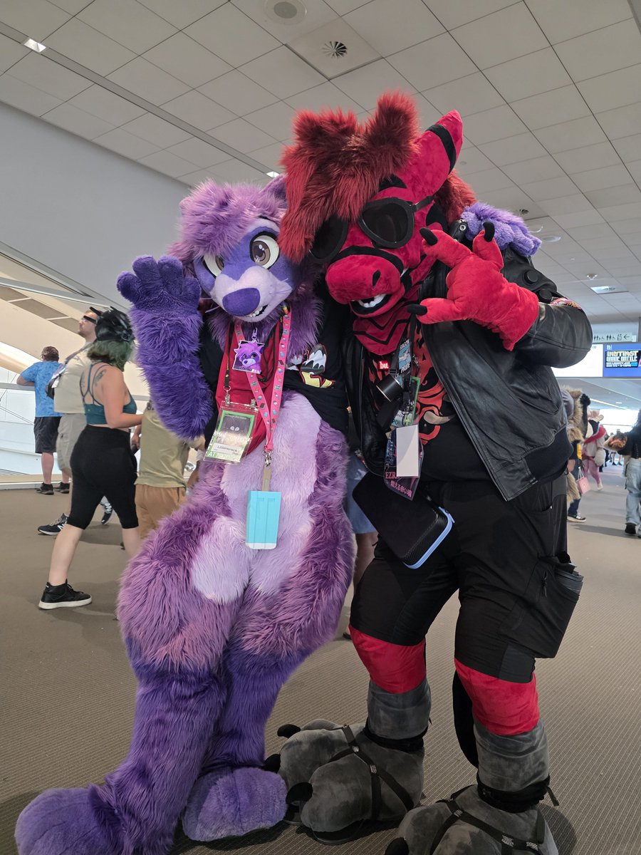 EzraDragon_'s tweet photo. I'll be at #BLFC this year for the first time goobs. If you wanna stop and say hi, here's how to find me!

What you can do:
- Ask for hugs
- Ask for pics

What you can't do:
- Pull my tail
- hug/touch me without asking https://t.co/jkABCpOIOW