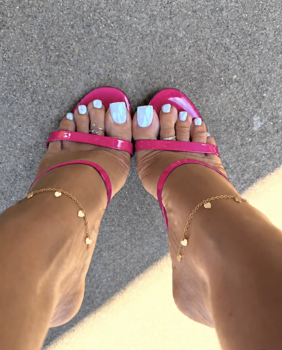 VivienneDover's tweet photo. Pretty in pink this Friday 🩷💞

#feet #feetfetısh #footfetısh #heels https://t.co/2Aag7OCScL
