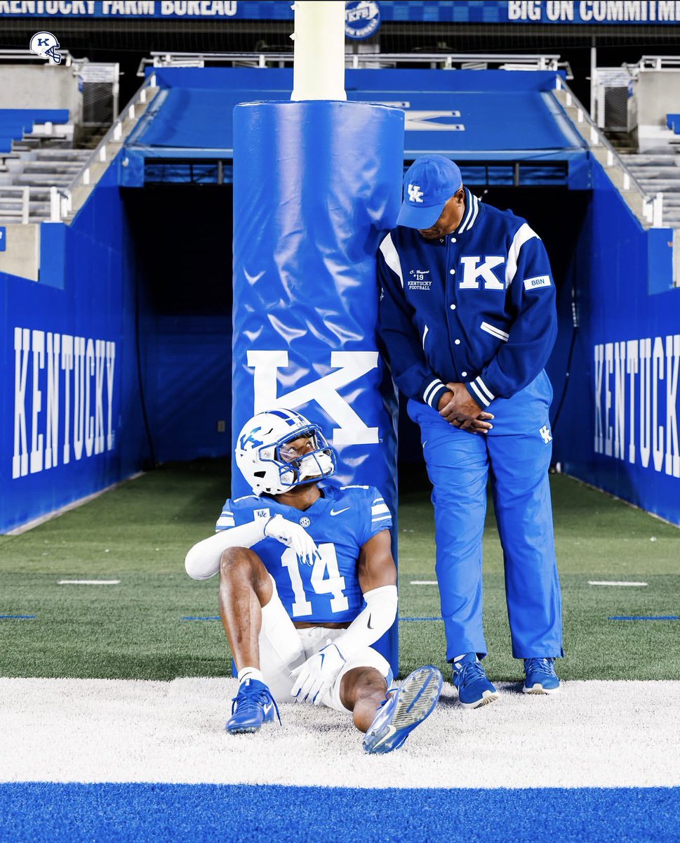 jacksettleman's tweet photo. Who did it better? 

@TimmyKal12 @Melvingordon25 https://t.co/ORPPEzuAn4