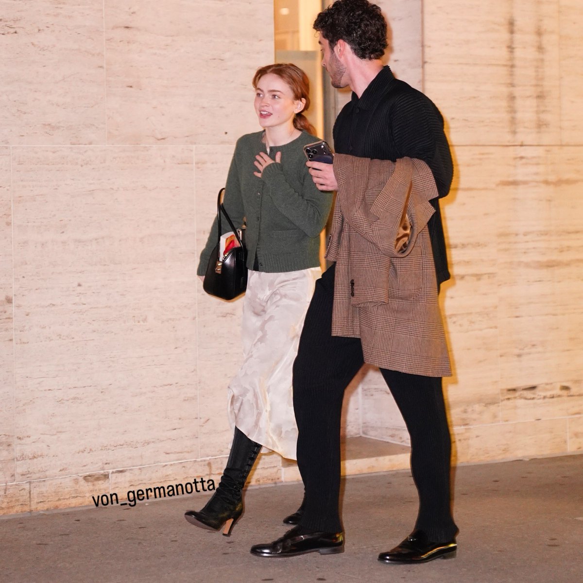psadiesink's tweet photo. Sadie Sink no Lincoln Center, em Nova York, para a primeira prévia de A Few Good Men na Broadway.

#SadieSink https://t.co/ca0zjPpJi7