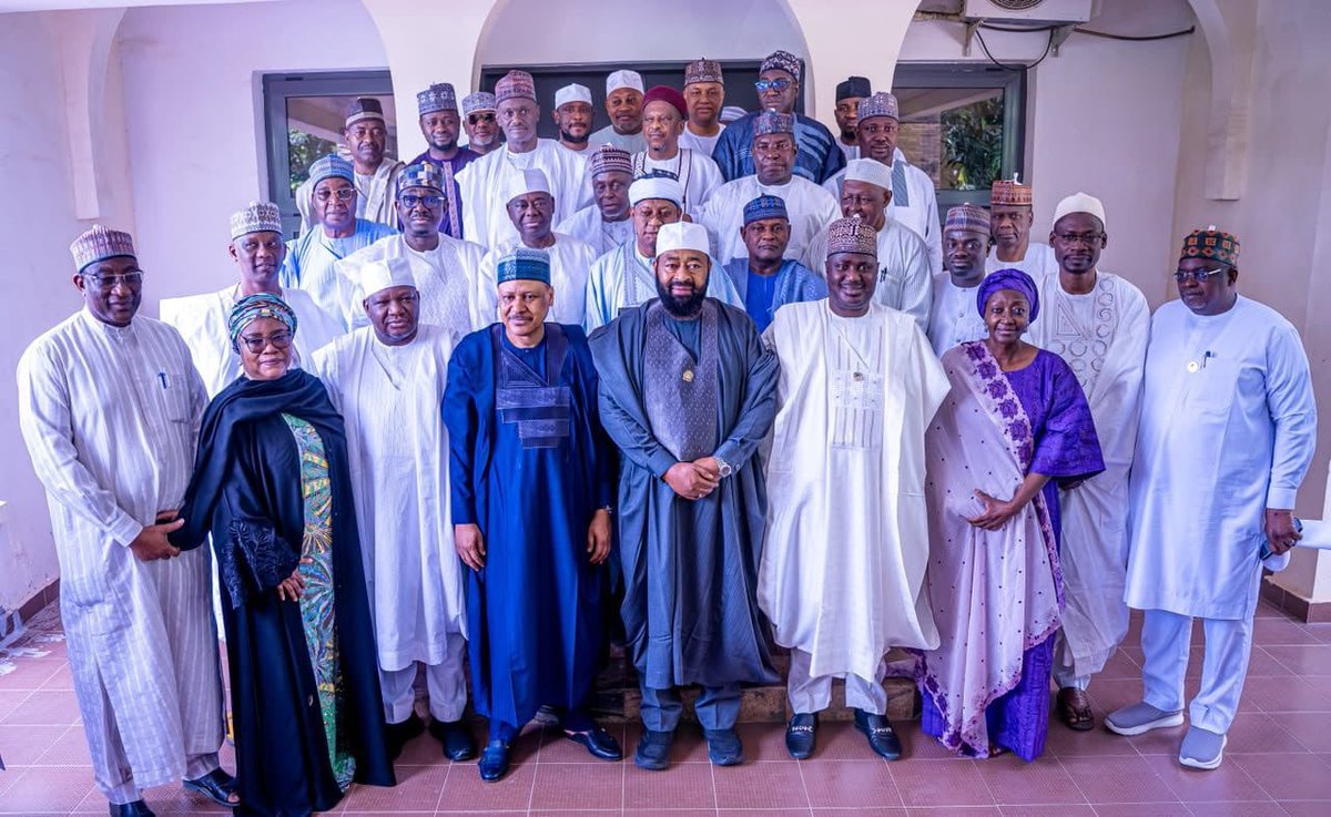 KawuGarba's tweet photo. Today in Abuja, in @HMMohammedIdris capacity as the Chairman of the Niger State Development Forum (NSDF), He led members of the Forum on a courtesy visit to the Governor of Niger State, H.E. Mohammed Umaru Bago.

The Minister's used the visit to convey heartfelt condolences to the Government and people of Niger State, especially the families and communities affected by recent tragedies and security challenges.

He also commended the Governor for his administration’s investments in agriculture, infrastructure, urban renewal and economic development, which are laying important foundations for the transformation of our state. He  also commended him for deepening collaboration between the Federal and State Governments to deliver critical infrastructure and economic opportunities for the people of Niger State.

With its vast agricultural potential, central location and contribution to national electricity supply through the Kainji, Jebba and Shiroro hydropower stations, Niger is vital to Nigeria’s development.

The Federal Government’s commitment to Niger under H.E. President Bola Ahmed Tinubu, GCFR, is clear in the reconstruction and dualisation of the Lambata–Bida–Mokwa–Makera–Kontagora Federal Highway, valued at about ₦1.5 trillion. Groundbreaking is scheduled for next week in Bida.

This is a landmark intervention in one of Nigeria’s most important agricultural and commercial corridors. The highway will improve access to farming communities, connect markets and industrial centres, and ease the movement of produce, goods and people.

In his remarks Governor Bago expressed deep gratitude to President Tinubu for his support for Niger State, noting that the state has benefited from federal infrastructure projects, development financing and appointments to federal institutions.